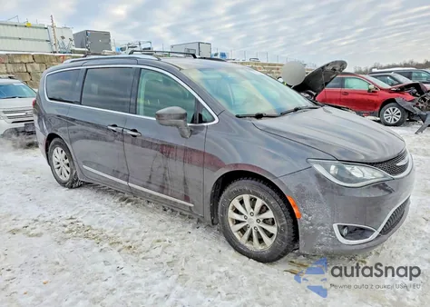 2018 Chrysler Pacifica Touring L Plus z USA, uszkodzony, nr VIN 2C4RC1EG9JR315526